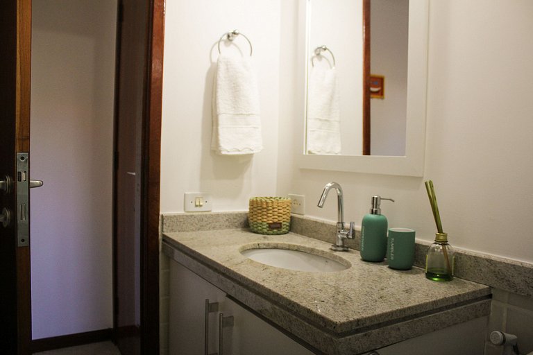 Bz10 Beautiful house! 4 suites in a gated community!