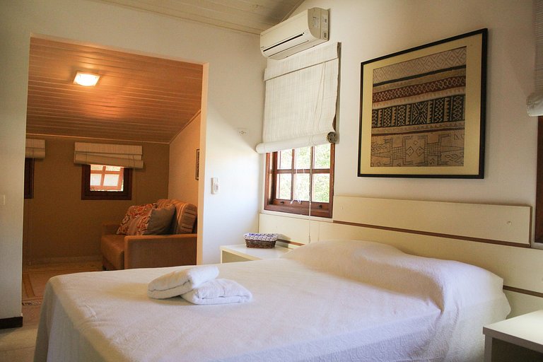 Bz10 Beautiful house! 4 suites in a gated community!