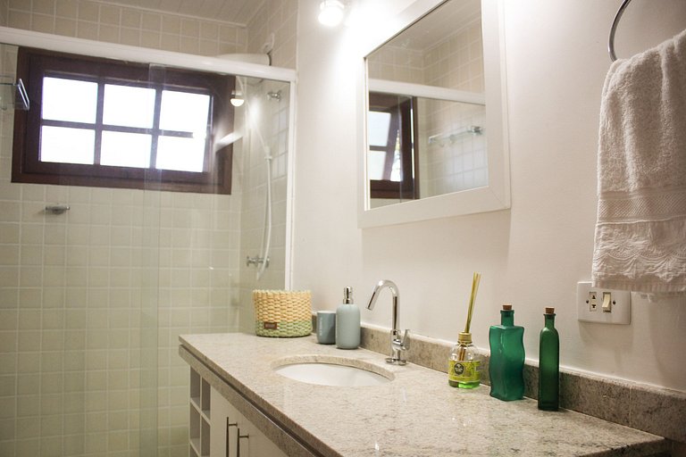 Bz10 Beautiful house! 4 suites in a gated community!