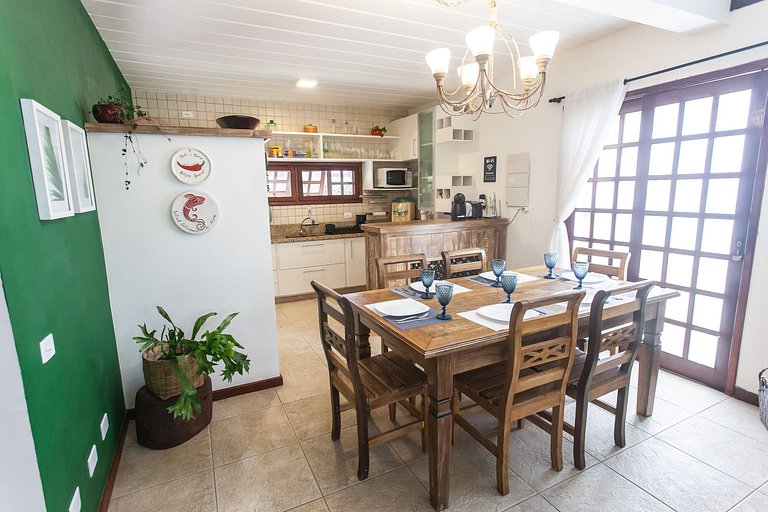 Bz10 Beautiful house! 4 suites in a gated community!