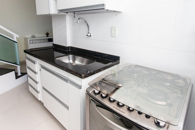 200m da Praia! Cobertura duplex, c/ 3 Quartos. CF02