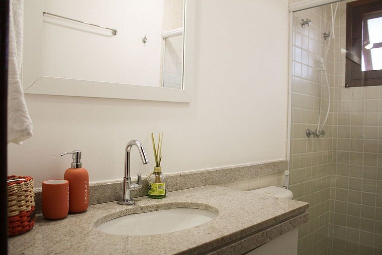 Bz10 Beautiful house! 4 suites in a gated community!