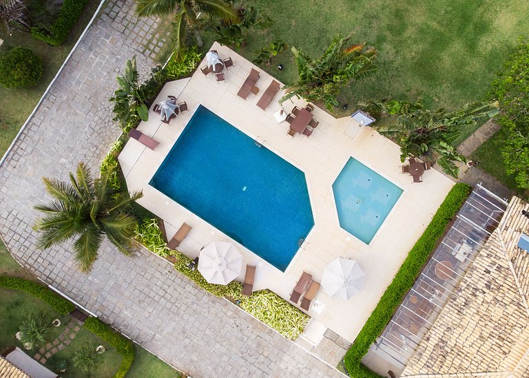 Na Quadra da praia! Casa 5 suítes em condominio. BZ09