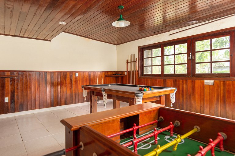 Na Quadra da praia! Casa 5 suítes em condominio. BZ09