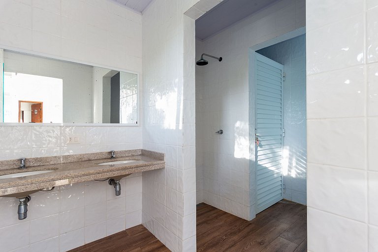 Bz10 Beautiful house! 4 suites in a gated community!