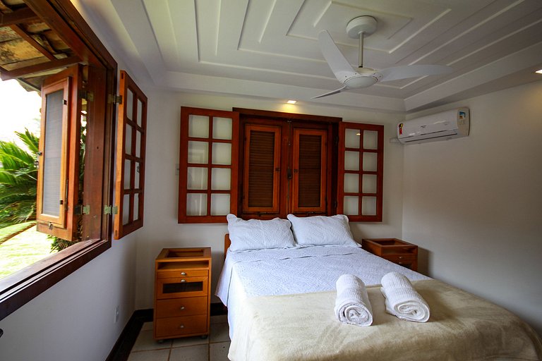 Bz46 150m from the beach! House with Jacuzzi and 5 suites!