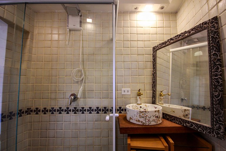 Bz46 300m from the beach! House with Jacuzzi and 5 suites!