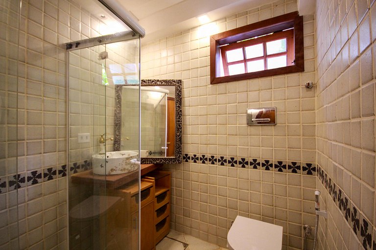 Bz46 150m from the beach! House with Jacuzzi and 5 suites!