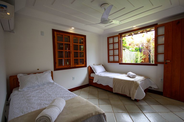 Bz46 300m from the beach! House with Jacuzzi and 5 suites!