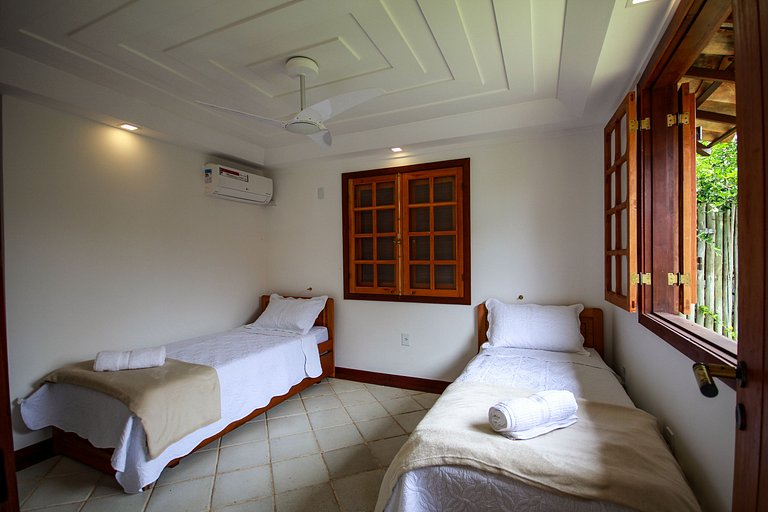 Bz46 150m from the beach! House with Jacuzzi and 5 suites!