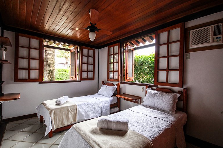 Bz46 300m from the beach! House with Jacuzzi and 5 suites!