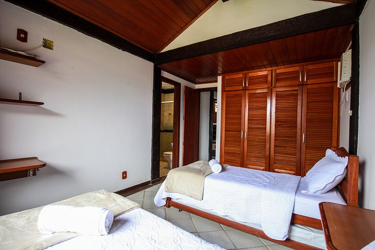 Bz46 300m from the beach! House with Jacuzzi and 5 suites!