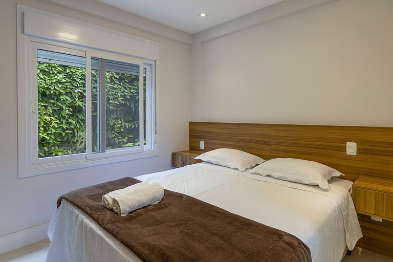 Feet on Orla Bardot! Seafront condominium, house with 4 suit