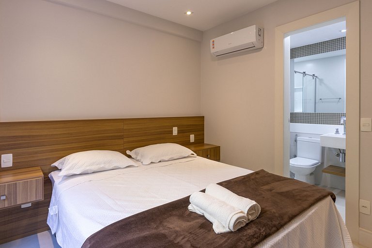 Bz48 Condominium facing Orla Bardot! House with 4 suites