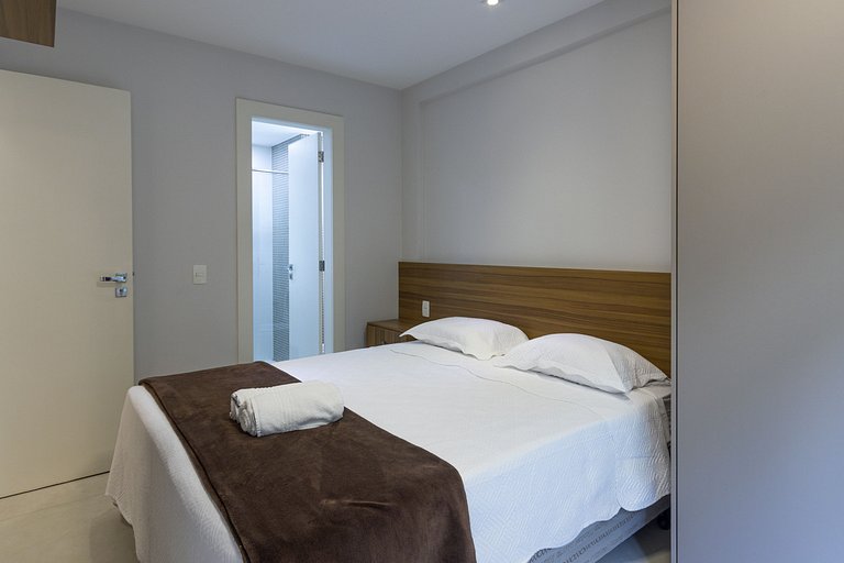 Feet on Orla Bardot! Seafront condominium, house with 4 suit