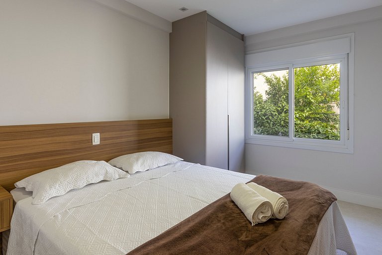 Bz48 Condominium facing Orla Bardot! House with 4 suites