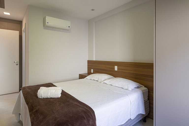 Bz48 Condominium facing Orla Bardot! House with 4 suites