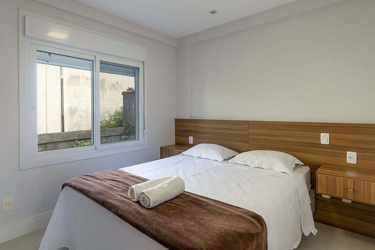 Feet on Orla Bardot! Seafront condominium, house with 4 suit