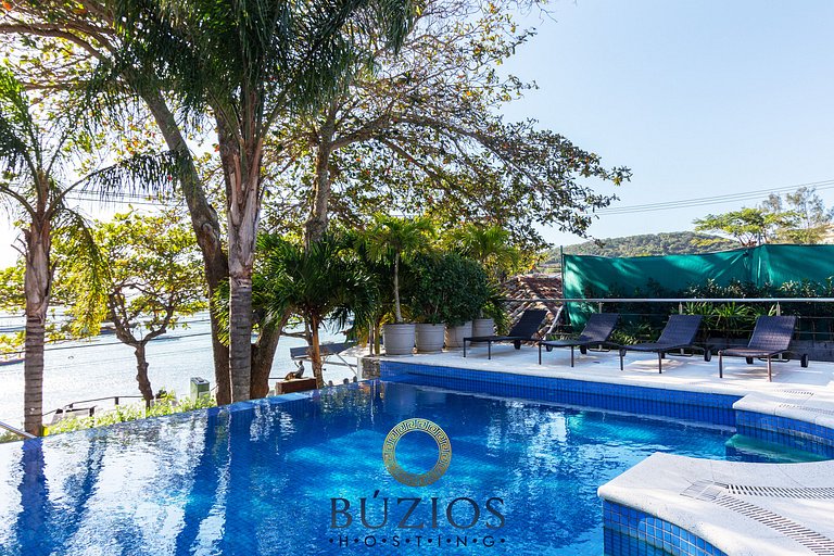 Feet on Orla Bardot! Seafront condominium, house with 4 suit
