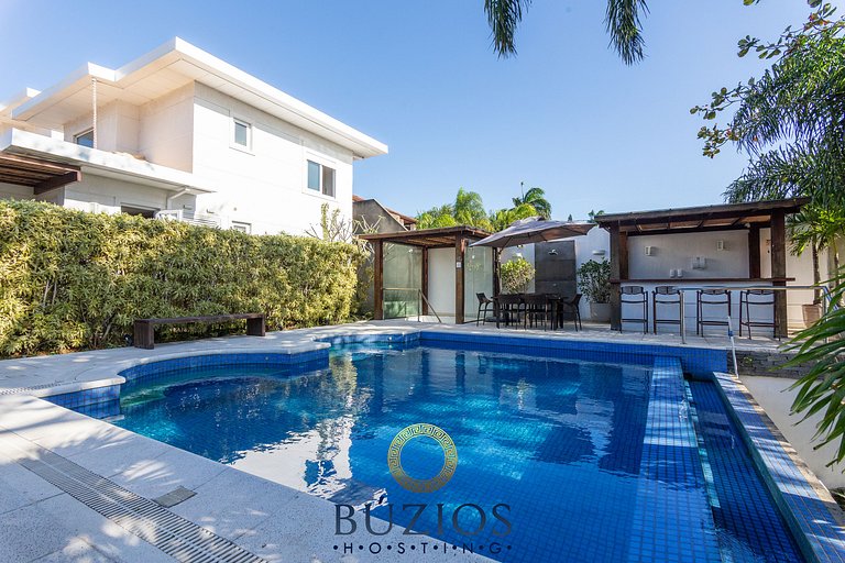 Feet on Orla Bardot! Seafront condominium, house with 4 suit