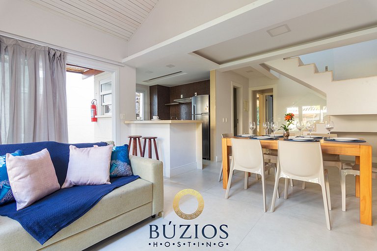Feet on Orla Bardot! Seafront condominium, house with 4 suit