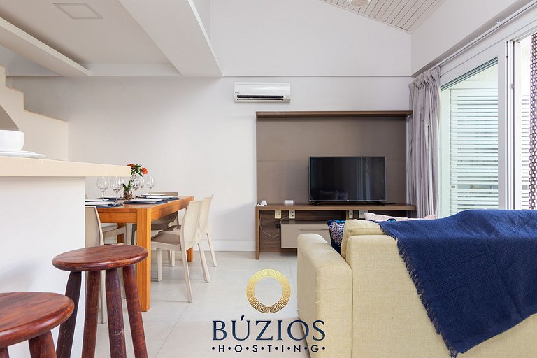 Feet on Orla Bardot! Seafront condominium, house with 4 suit