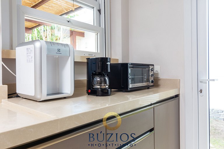 Bz48 Condominium facing Orla Bardot! House with 4 suites