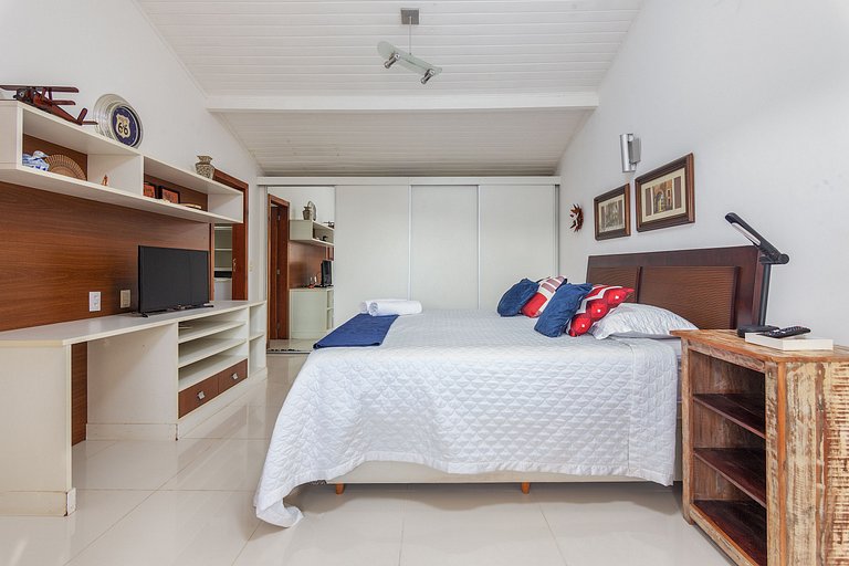 BZ62 Center! Large house, 5 suites and gourmet area