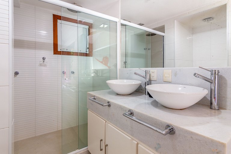 BZ62 Center! Large house, 5 suites and gourmet area