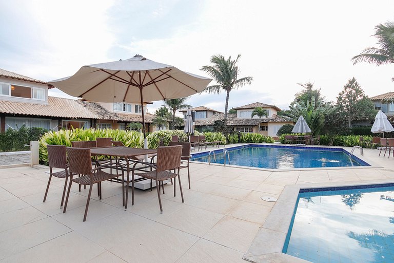 Na Quadra da praia! Casa 5 suítes em condominio. BZ09
