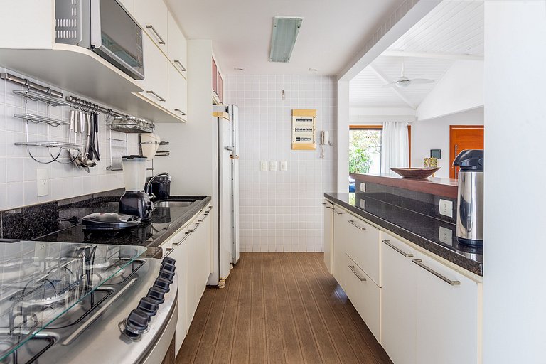 Bz65 Casa a 150 metros da praia com 4 suítes
