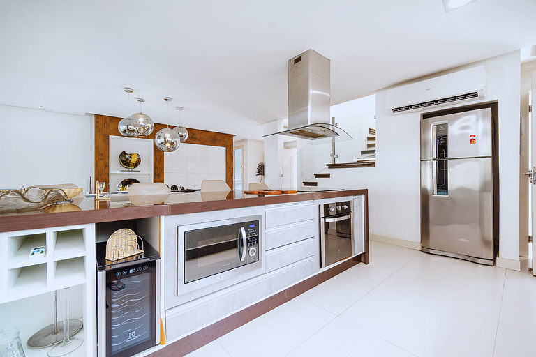 Casa c/ piscina privativa prox. à Rua das Pedras