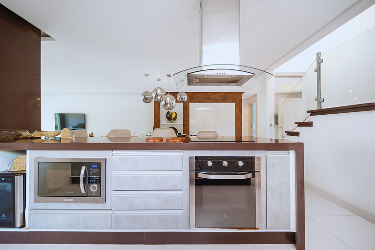 Casa c/ piscina privativa prox. à Rua das Pedras