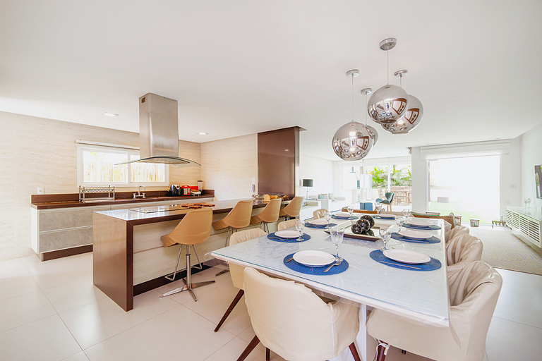 Casa c/ piscina privativa prox. à Rua das Pedras