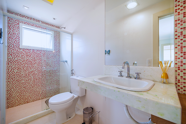 Casa c/ piscina privativa prox. à Rua das Pedras