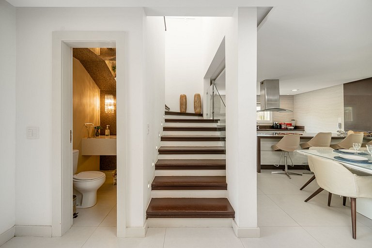 Casa c/ piscina privativa prox. à Rua das Pedras