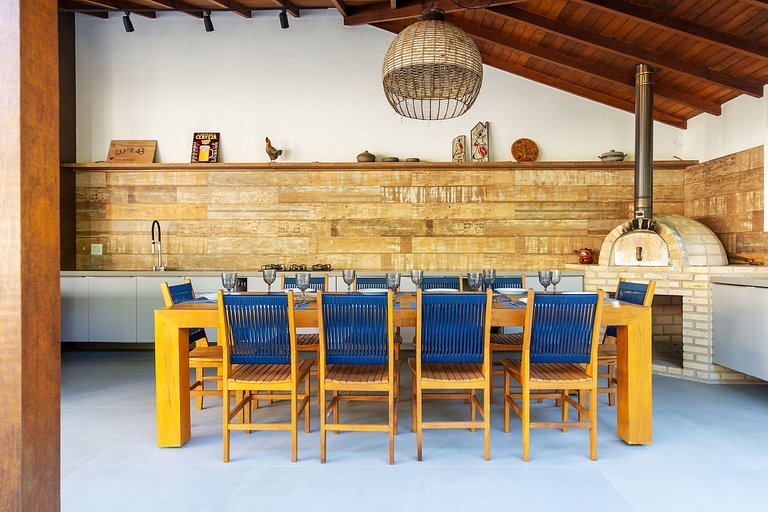 Bz06 House with Heated Pool, 200M from the beach!