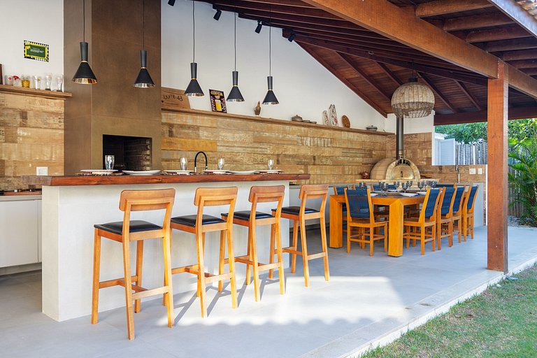 Bz06 House with Heated Pool, 200M from the beach!