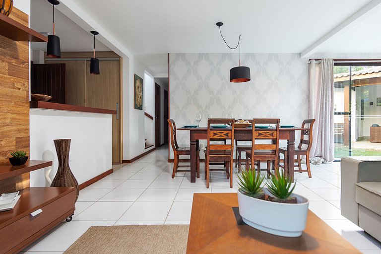 Bz06 House with Heated Pool, 200M from the beach!