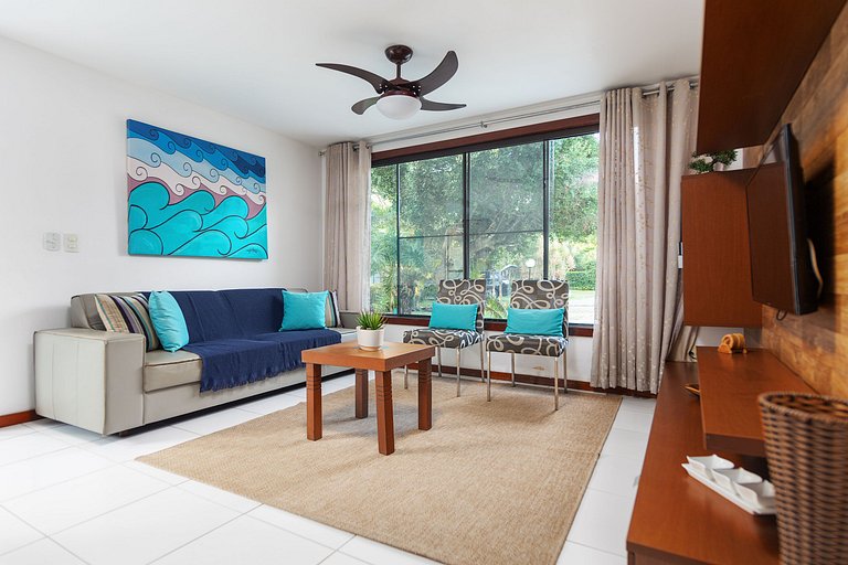 Bz06 House with Heated Pool, 200M from the beach!