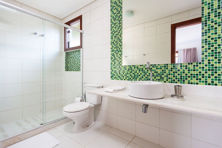 Bz06 House with Heated Pool, 200M from the beach!