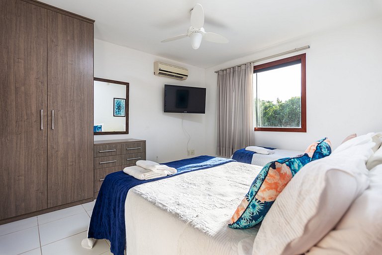 Bz06 House with Heated Pool, 200M from the beach!