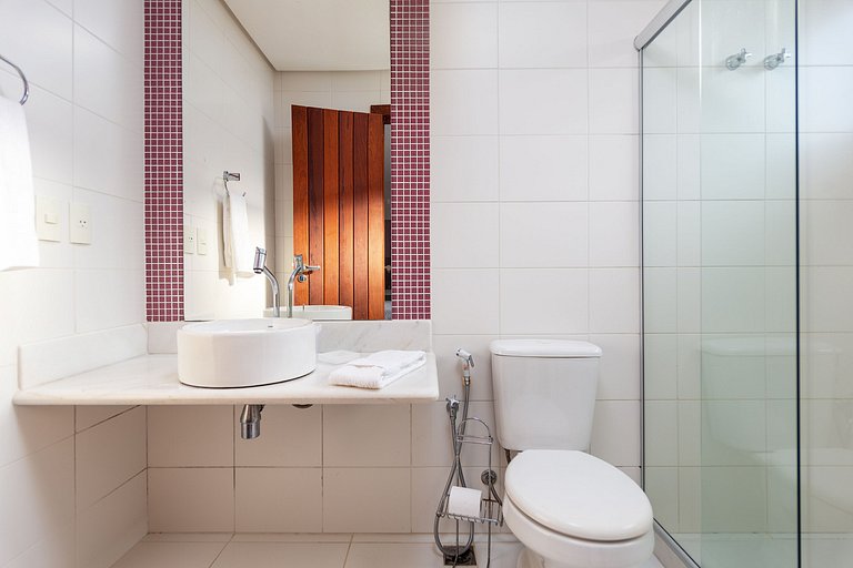 Bz06 House with Heated Pool, 200M from the beach!