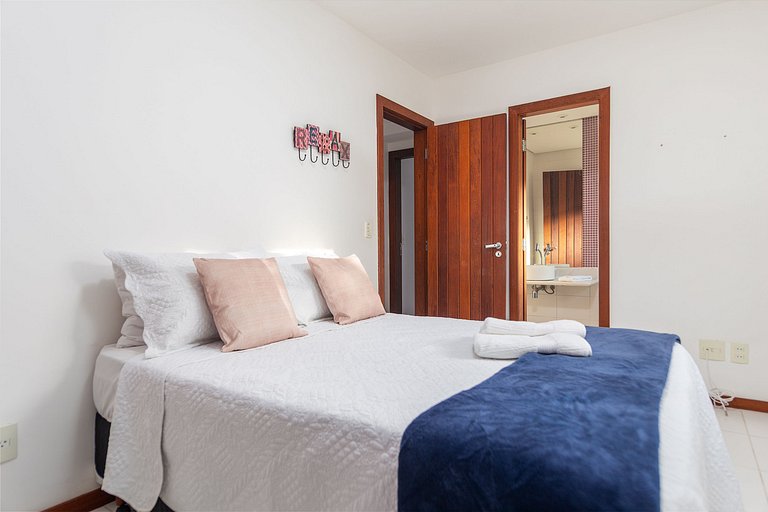 Bz06 House with Heated Pool, 200M from the beach!