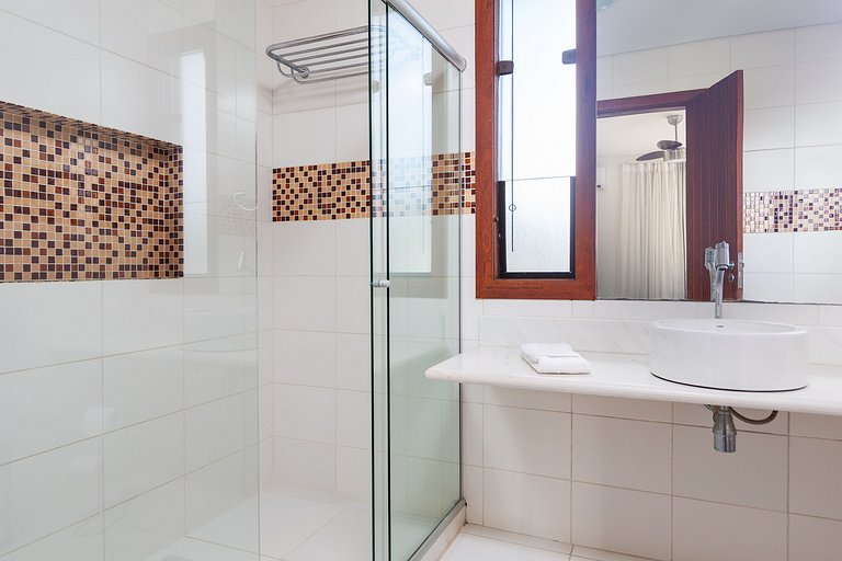 Bz06 House with Heated Pool, 200M from the beach!