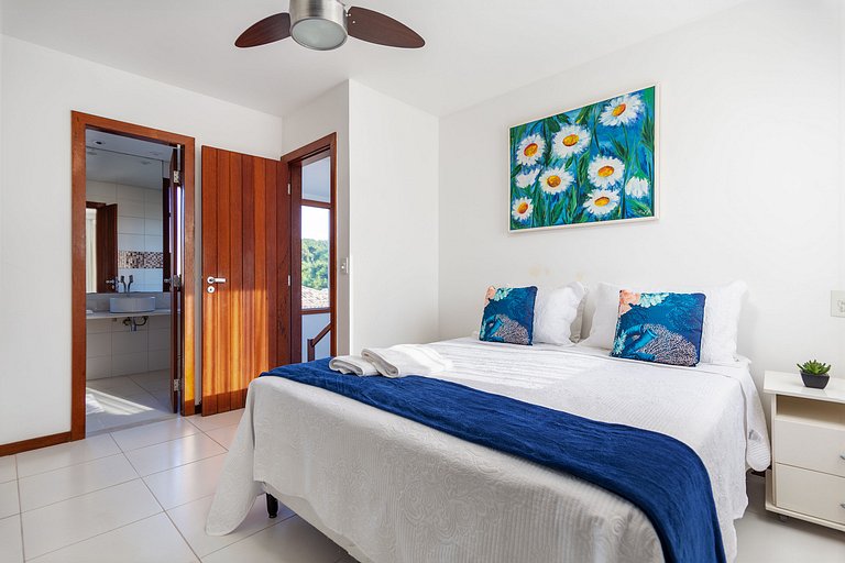 Bz06 House with Heated Pool, 200M from the beach!