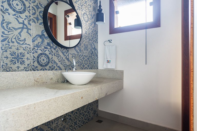 Bz06 House with Heated Pool, 200M from the beach!