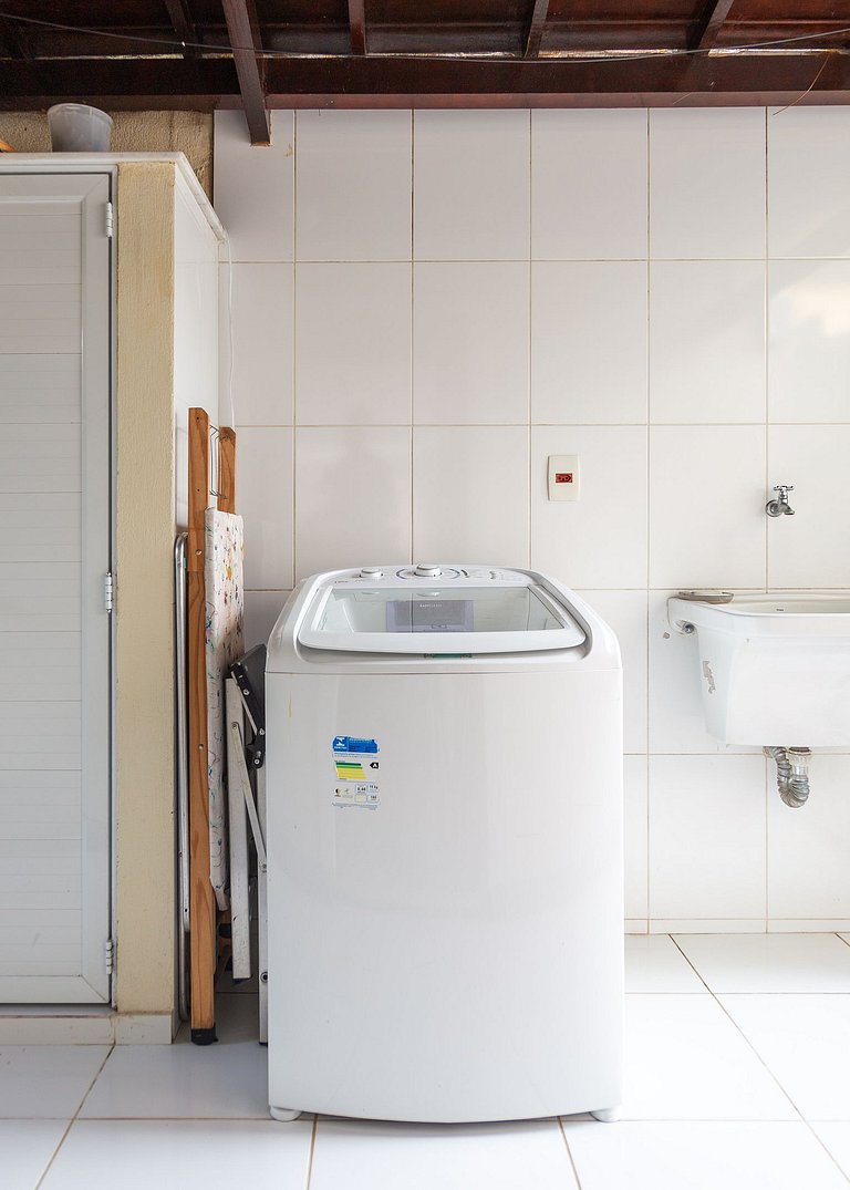 Bz06 House with Heated Pool, 200M from the beach!