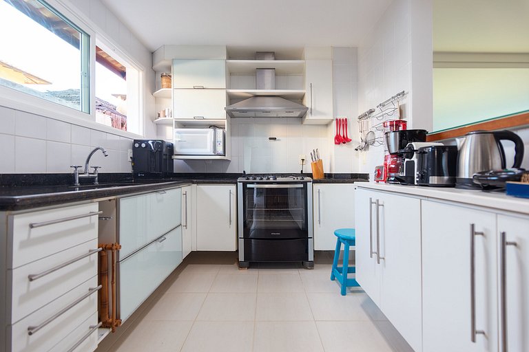 650m de Rua das Pedras, CASA c/ Piscina privada