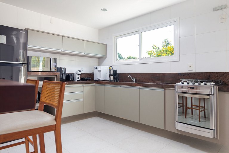 Bz71 Center! Beautiful house with private pool!